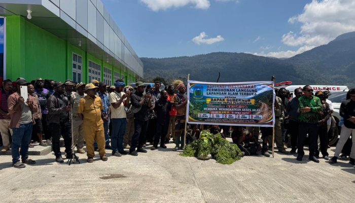 Kunker ke Mamberamo, Gubernur Tabo Terima Aspirasi Pemekaran dan Pembangunan Ruas Jalan Kelila-Bokondini