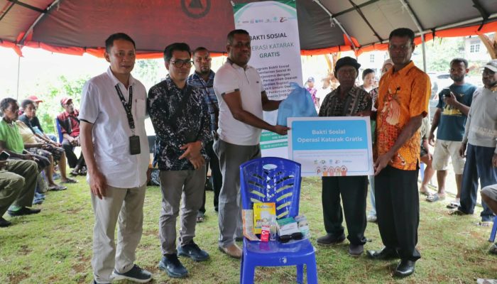 Kemensos Gelar Operasi Katarak Gratis di Supiori Papua
