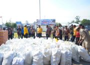 Gubernur Tabo Lepas Bantuan Makanan untuk Korban Kekeringan Ekstrim dan Hujan Es di Lanny Jaya dan Nduga