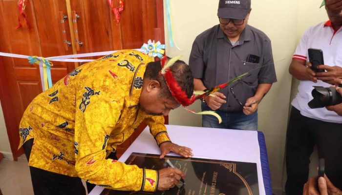 Gubernur John Tabo Resmikan Gedung Gereja GIDI Jemaat Damai